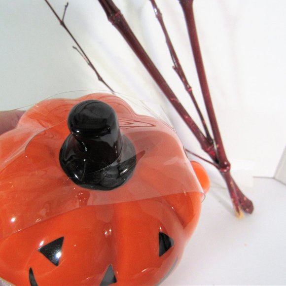 RAE DUNN HALLOWEEN PUMPKIN TRICK OR TREAT MUG + TOP - Picture 4 of 13